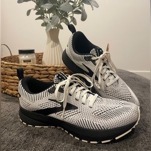 COPY - Brooks revel 5